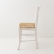 Chaise en paille rose poudre de profil